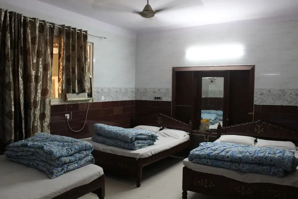 Central Guest House - photo 3