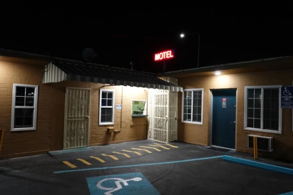 24 Hours Motel - main photo