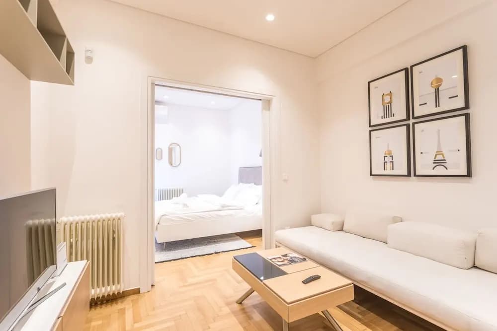 QuietFlat 4th Flr HiEnd 1bdr - photo 3