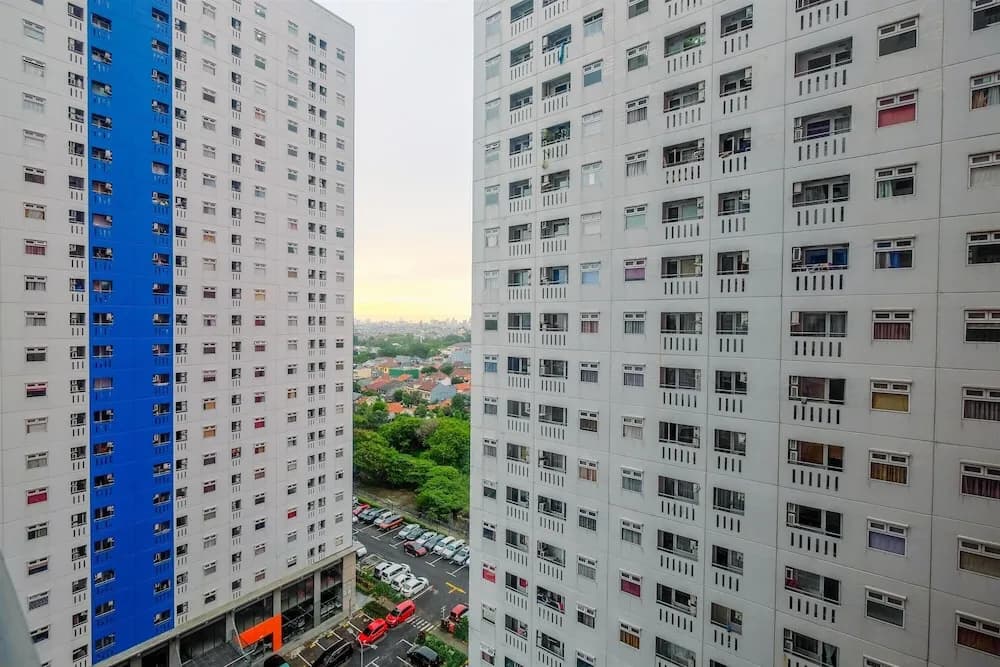 Relaxing 2BR at Green Pramuka Apartment - photo 18