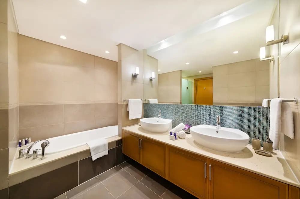 Maison Privee - Exclusive Apt with Seafront Views over Palm Jumeirah - photo 7