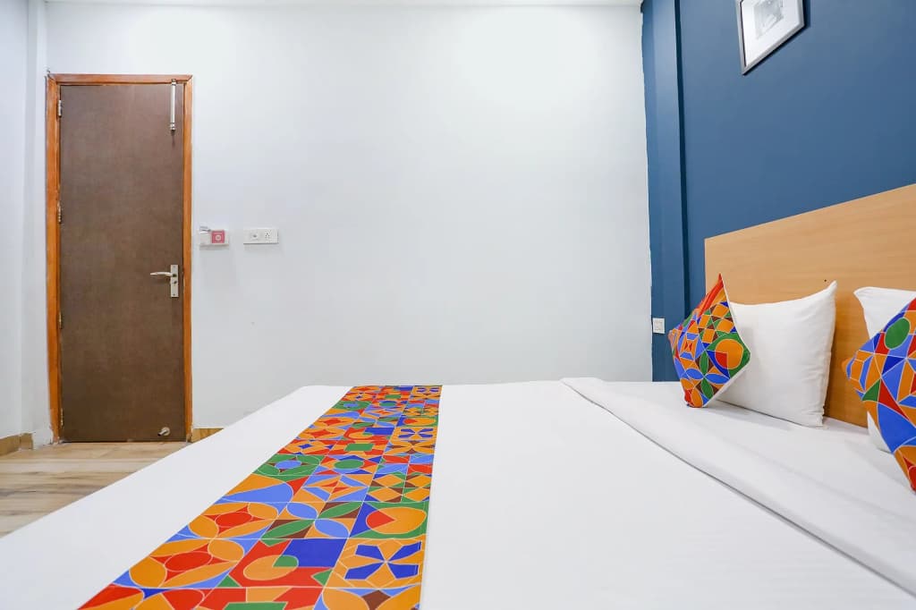 Hotel Silver Saffron Peeragarhi - photo 6