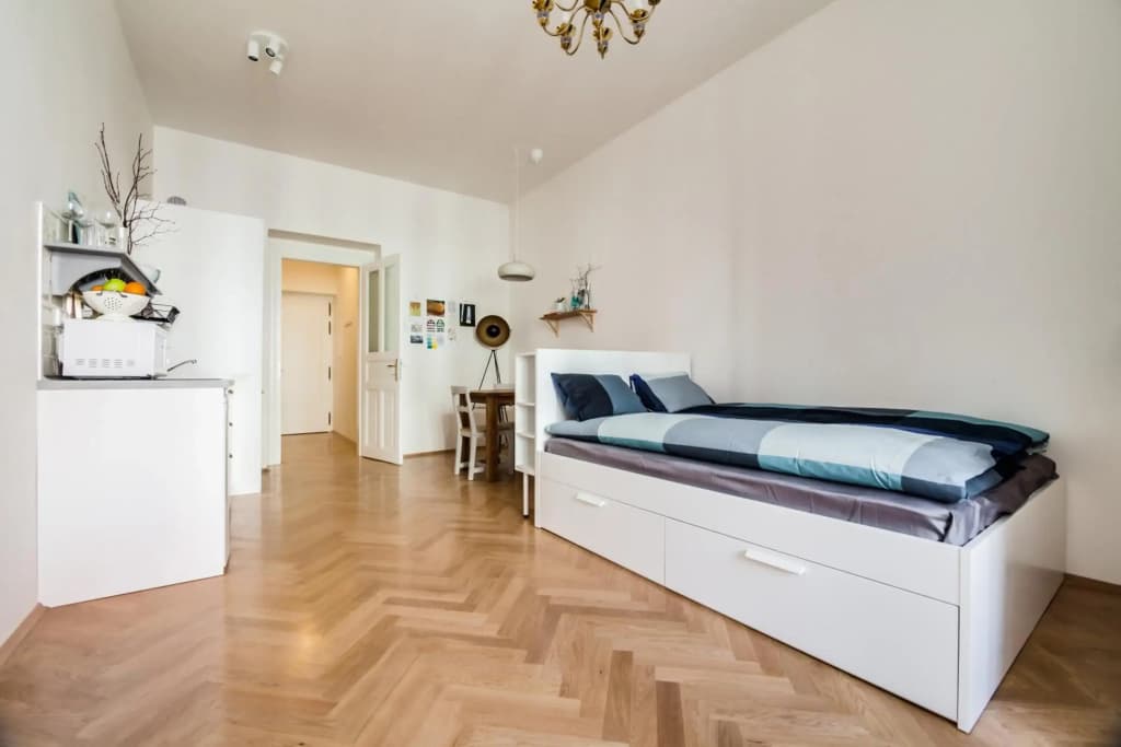 Trendy Local Apartment - photo 8