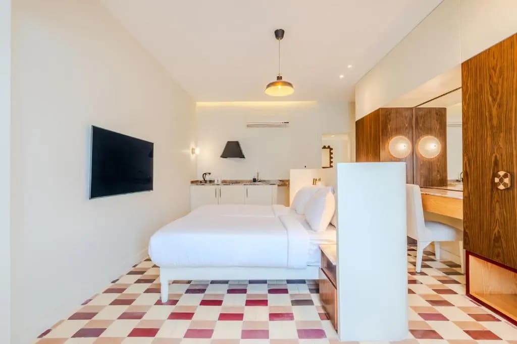 Longchamps Hotel - photo 23