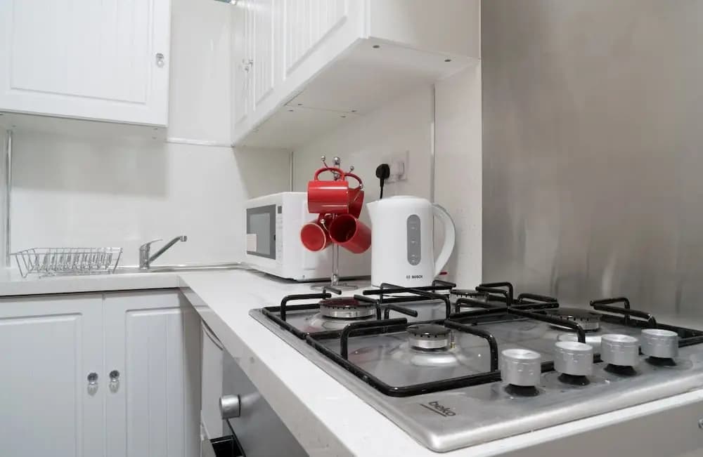Newly Refurbished 1 Bedroom Flat - photo 9