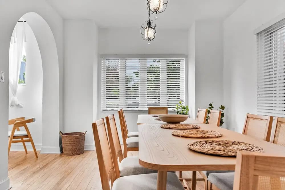 Stylish & Modern 4BD Home - photo 32