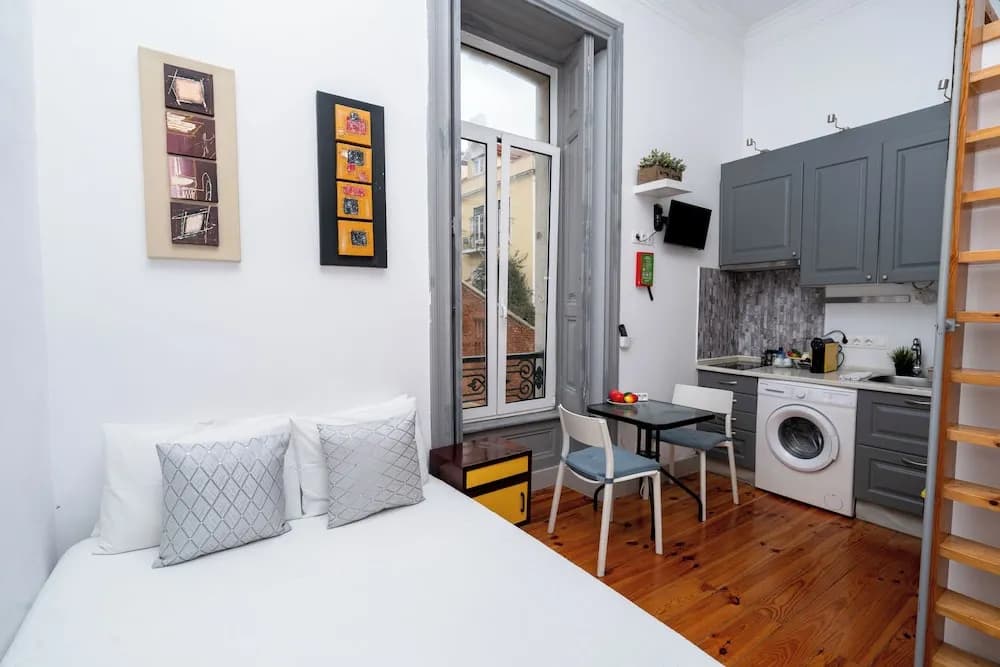 Studio Apartment Located Central Lisbon - photo 5
