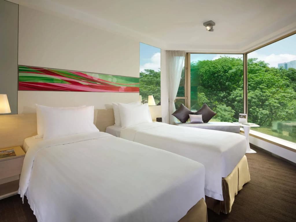 The Royal Pacific Hotel & Towers - photo 3