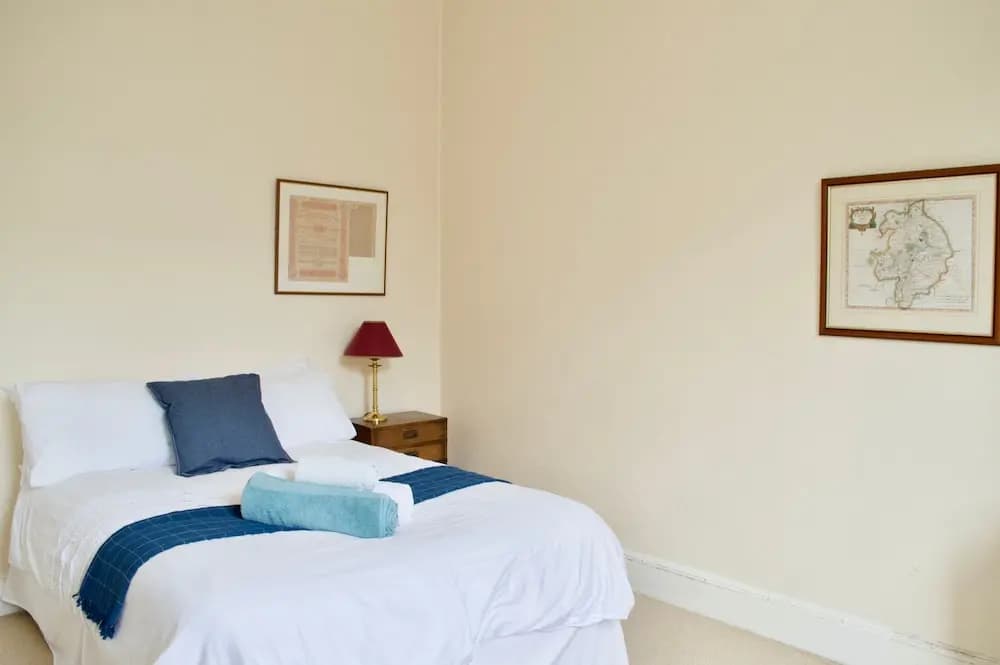 Spacious Flat in Central Stockbridge - photo 2