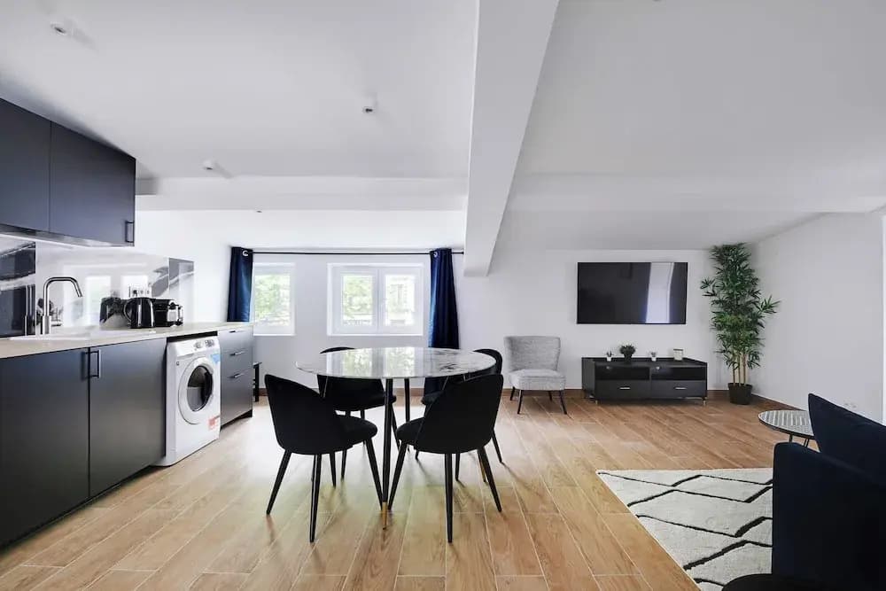 Refreshing 2bd/6p Apartment - 18th ard - photo 10