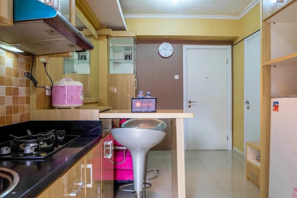 Simply 2BR Green Pramuka City Apartment near Cempaka Putih - photo 3