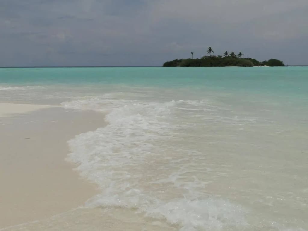 Rasdhoo Island Inn Beachfront - photo 5