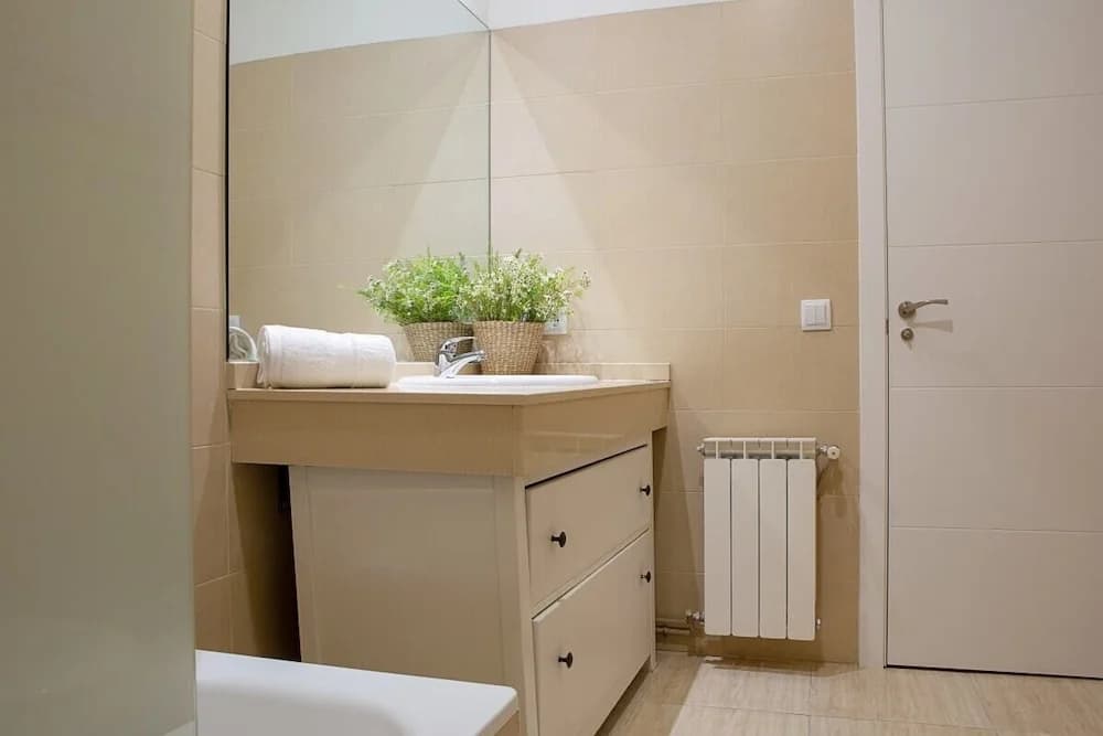 Exquisite & Cozy 4bed/2bath in Madrid Center - photo 7