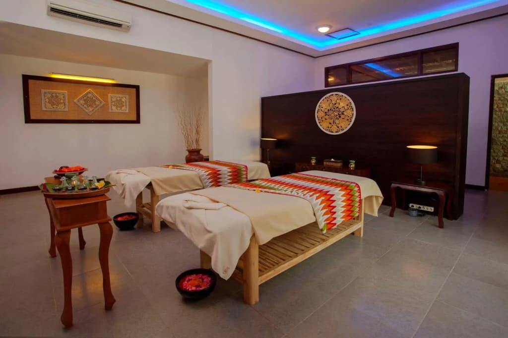 Ubud Raya Hotel - photo 2