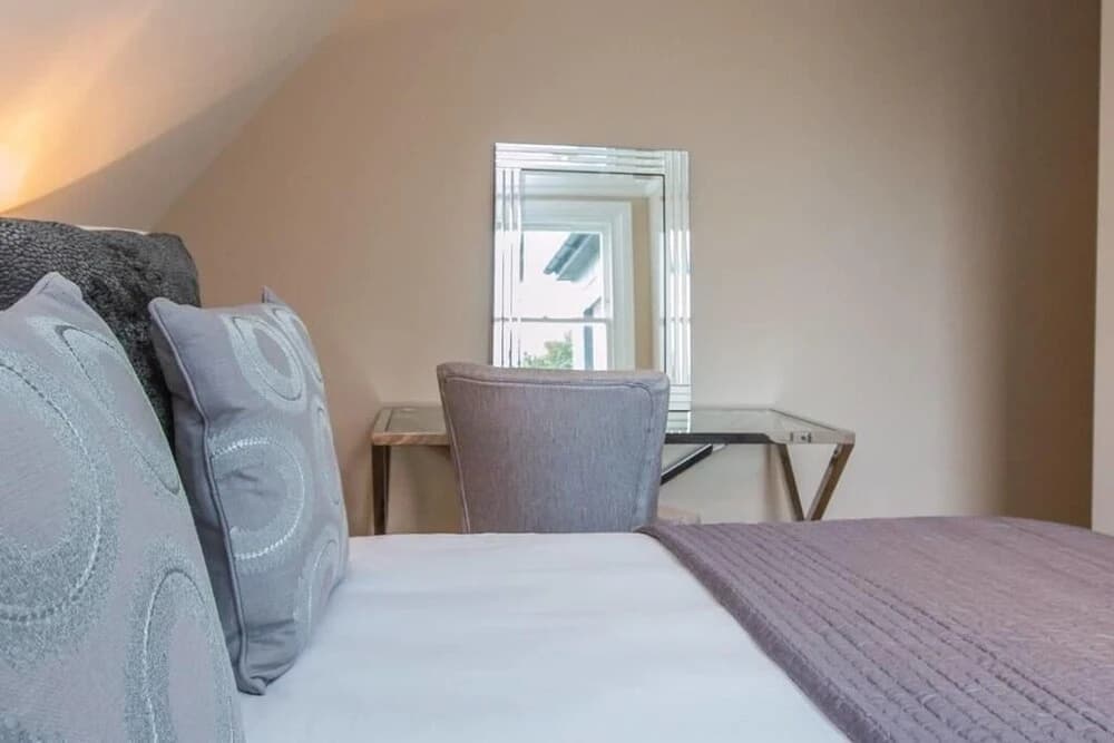 Ealing Apartments - photo 6