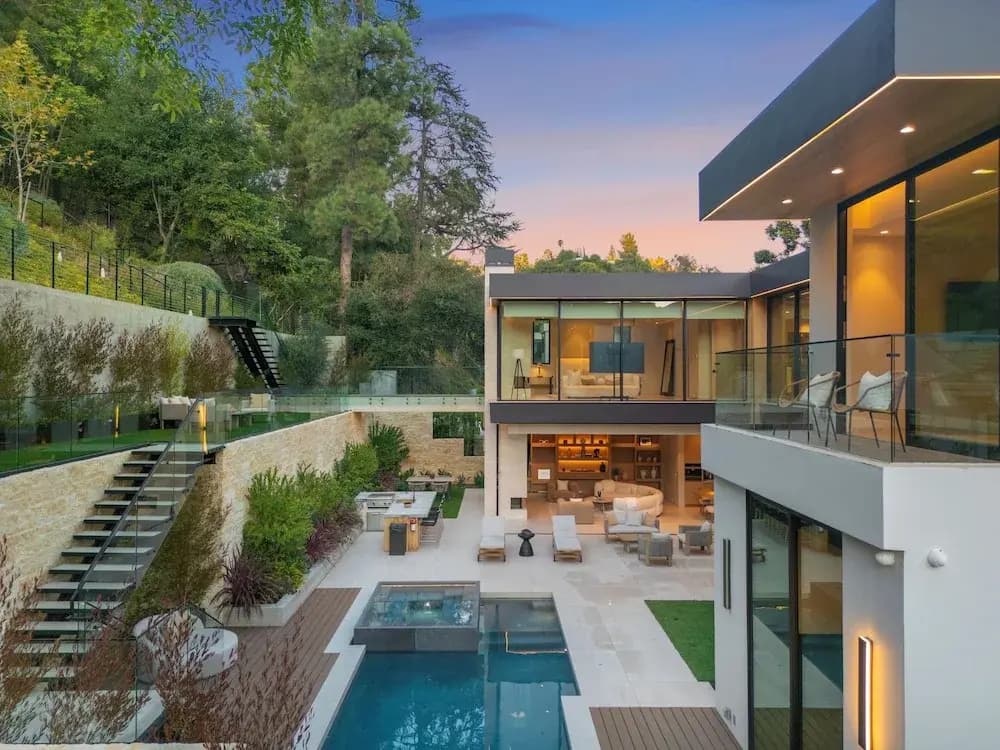 Hutton Villa - 5-bedroom Retreat in Iconic Beverly Hills Oasis - photo 16