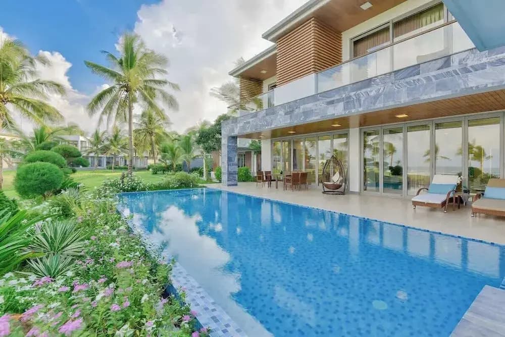 Luxe 6BR Beachfront Villa: Group Getaway Haven - photo 14