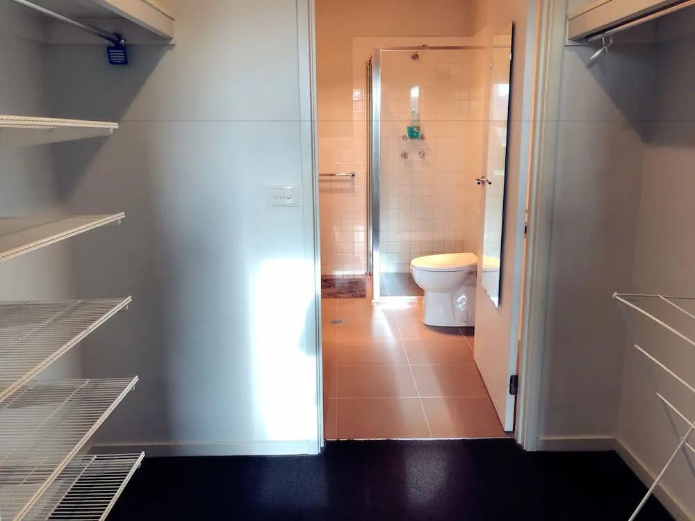 Port Melbourne Beach Front Apartment - photo 10