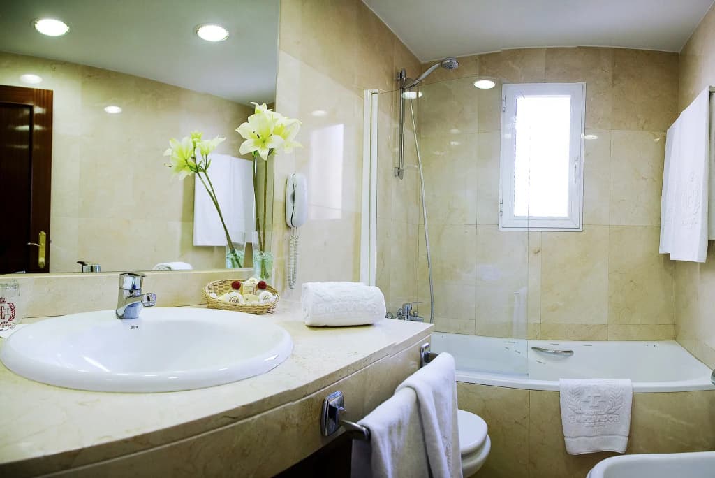 Hotel Emperador - photo 9