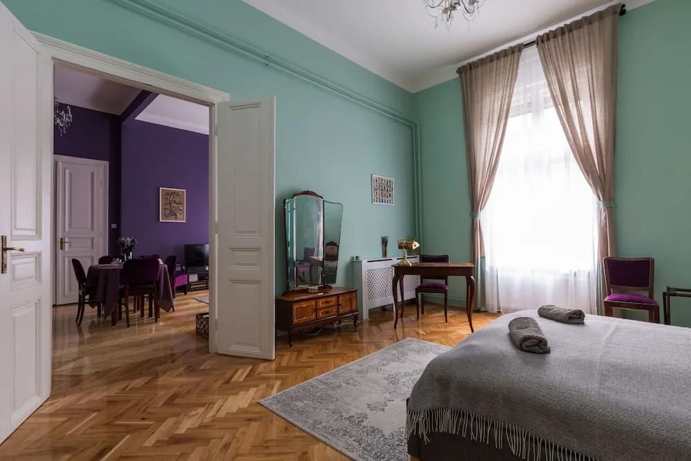 Luxury & Spacious Eclectic Style Apartment - photo 6