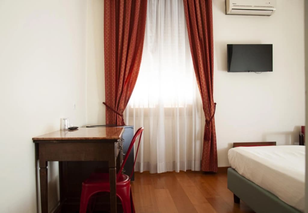 Hotel San Guido Porta Volta - photo 29
