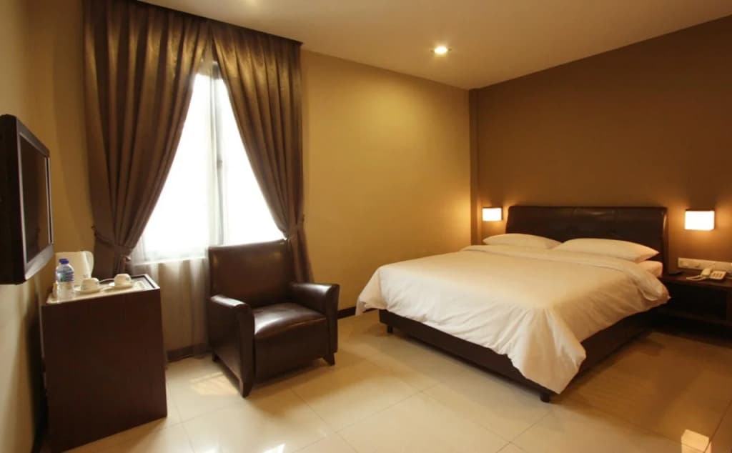Rail Hotel - main photo