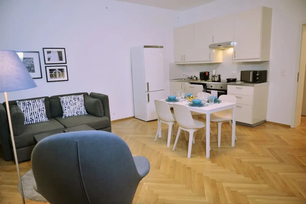 Jimmy's Apartments Suites - photo 5