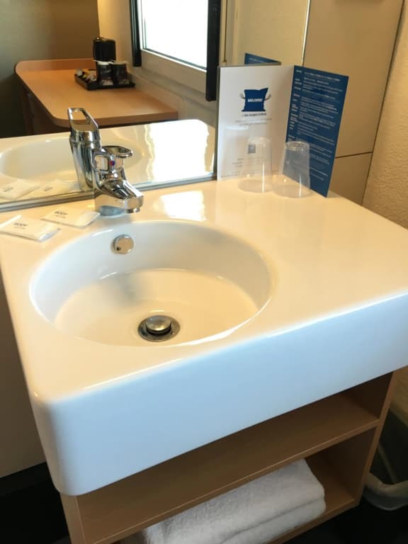 ibis budget Enfield - photo 10