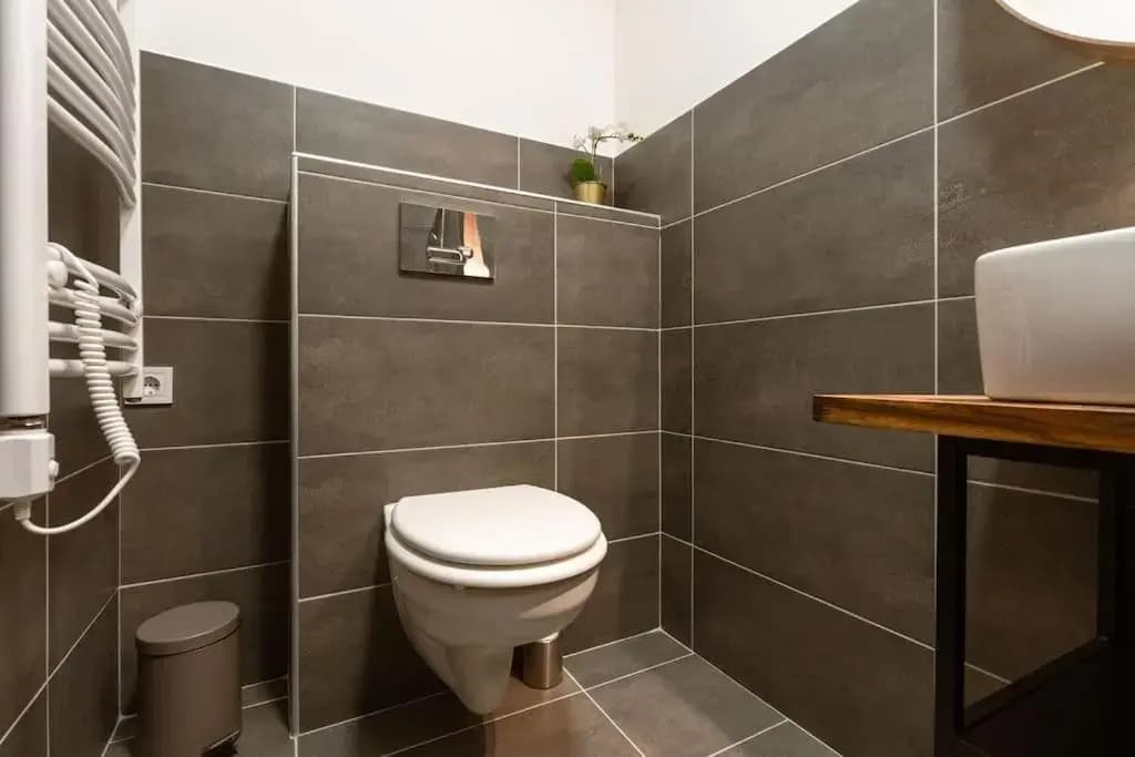 Chain Bridge Home 3BDRM, 2BTHRM,4BED,AC, FAST WIFI - photo 7