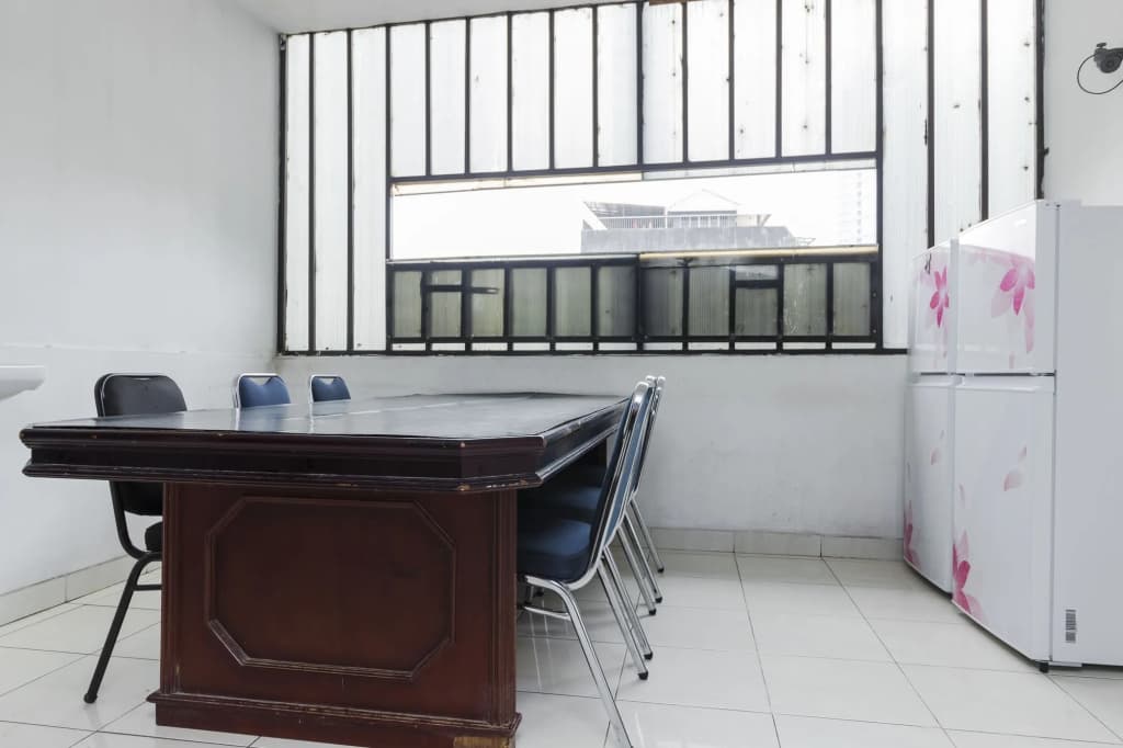 RedDoorz Plus @ Pasar Baru - photo 15