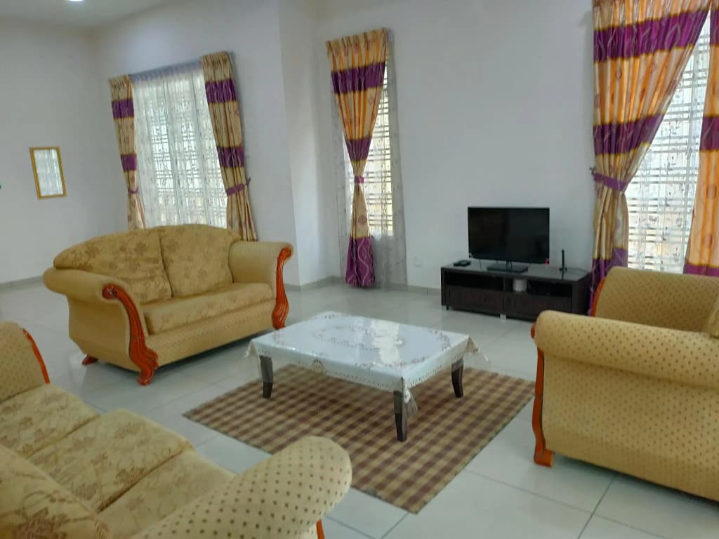 OYO 90228 D'anjung Villa 4bhk - photo 2