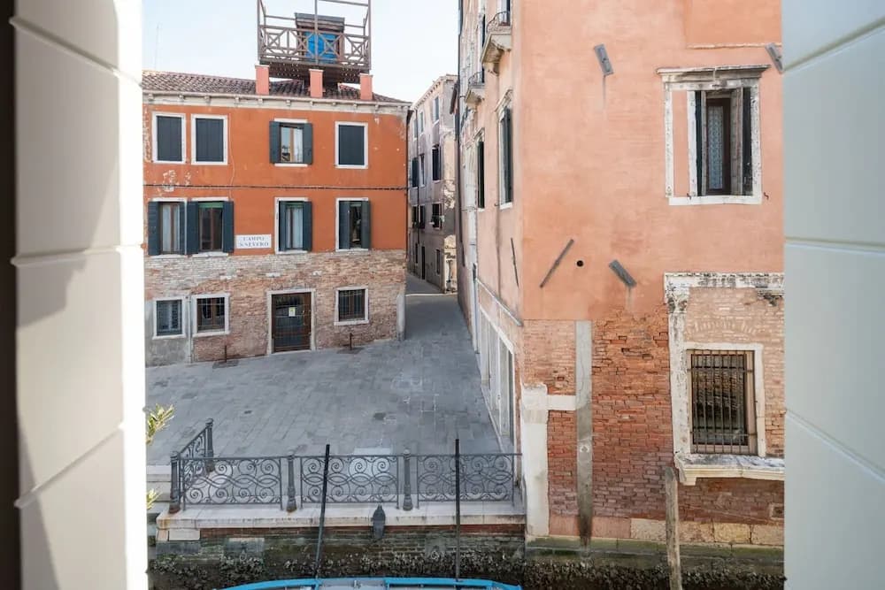 Apartments in San Marco with Canal View - photo 11