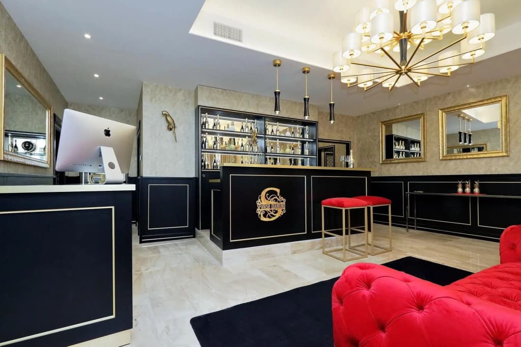 Spanish Diamond Luxury Suites & Jacuzzi - photo 8