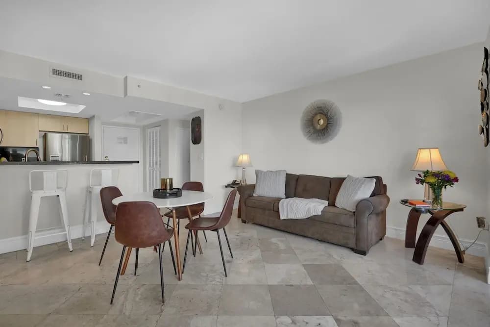 Modern Bay View with Free Parking - photo 3