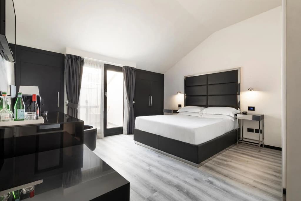 LHP Hotel Napoleon - photo 23