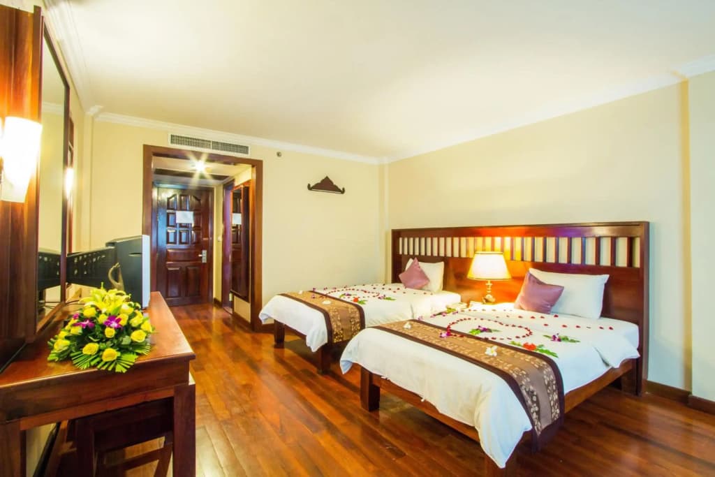 Royal Empire Hotel - photo 5