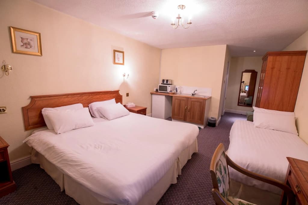 Harefield Manor Hotel - photo 3