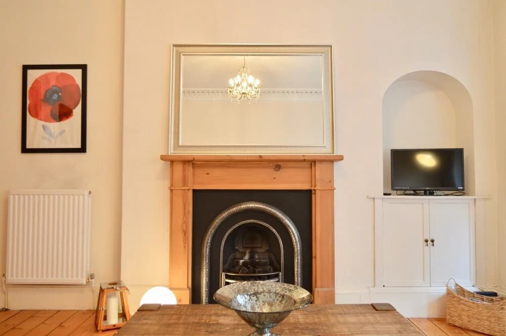 2 Bedroom Morningside Flat - photo 2