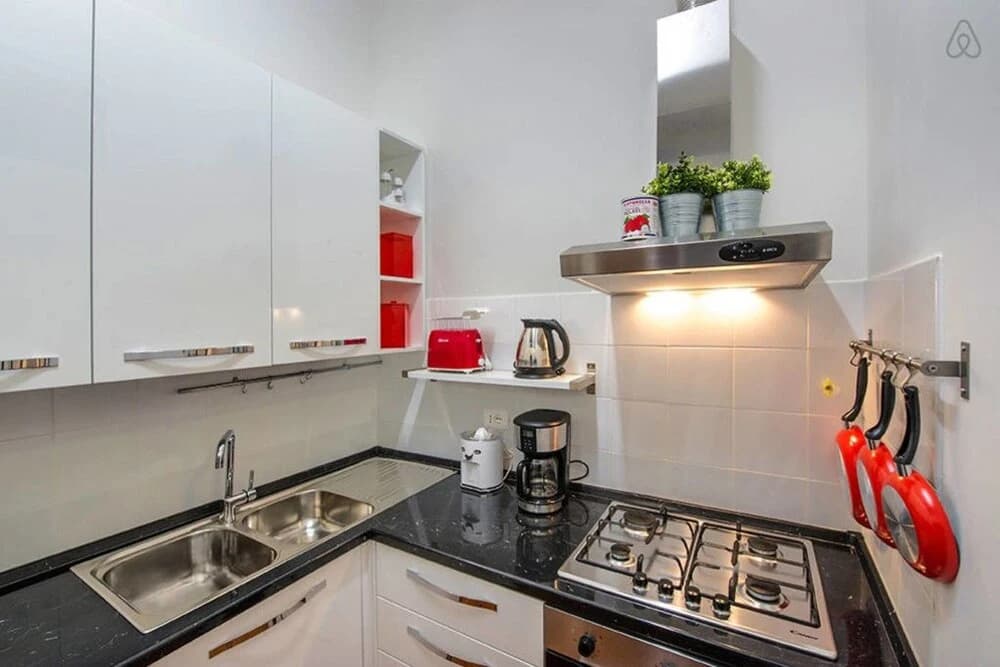 Large and Elegant 3 bed Flat in Central Location! - photo 16