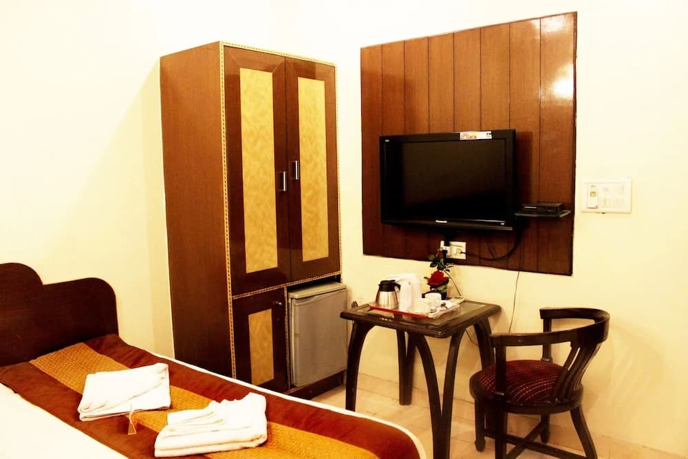 OYO 528 Hotel Neptune Residency - photo 7