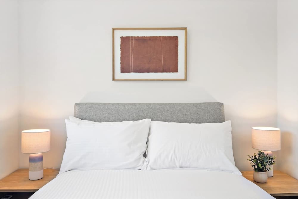Bright 2-bed Apartment in South Yarra - photo 1