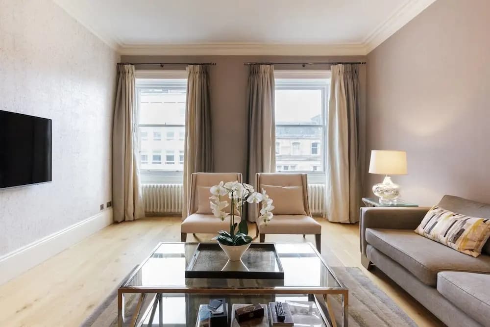 Luxury Boutique Penthouse With City Views - photo 3