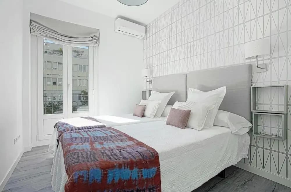 The Best Location, 8pax, 3BD & 2Bth, Reina Sofia II - photo 4