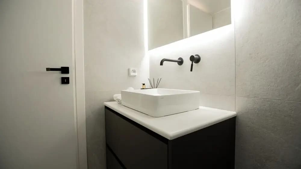 Eclectic Chic Thissio Apartment - photo 9