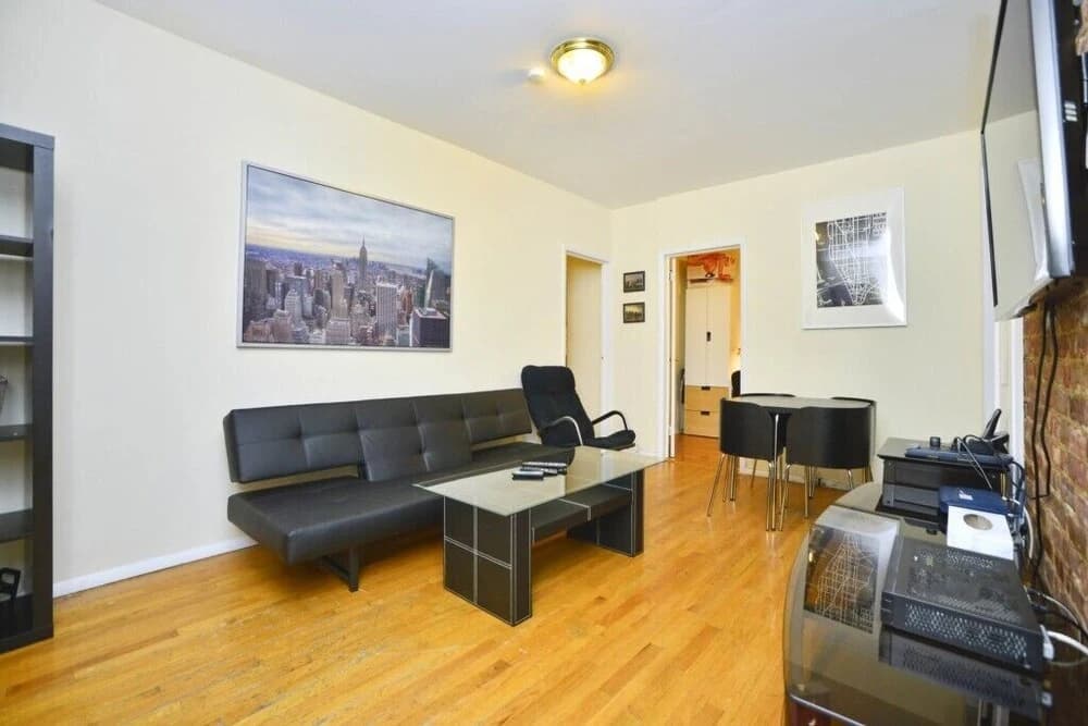 Fancy 2 BR on Upper East Side - photo 2