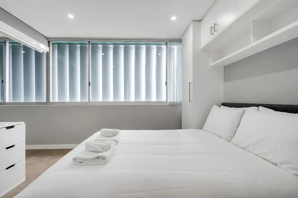 Bright 1 Bedroom Unit in the Heart of Manly - photo 2