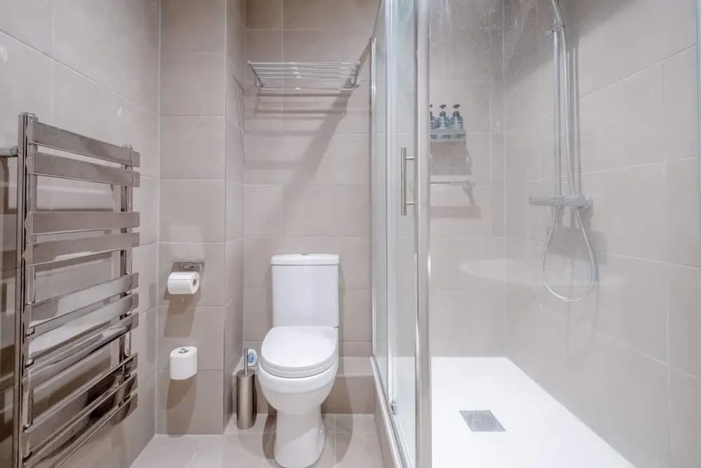 Central 2BD Flat w/ River View Balcony - Vauxhall! - photo 8