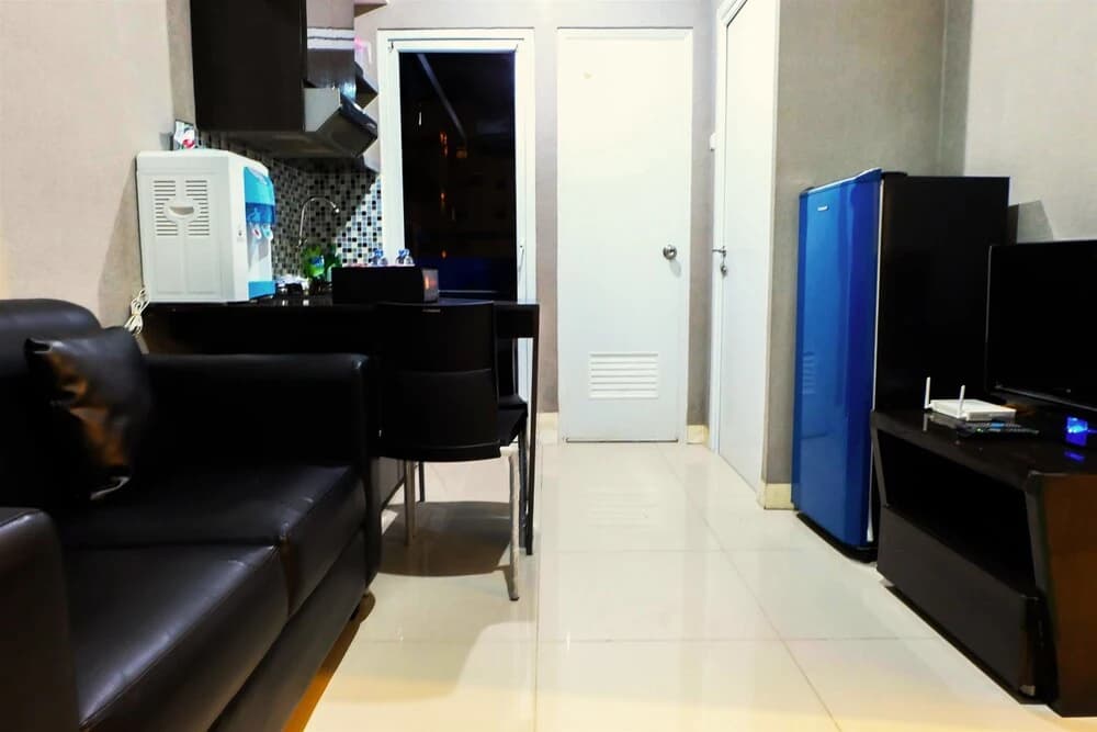 Pool View Green Pramuka Apartment near Shopping Mall - photo 4