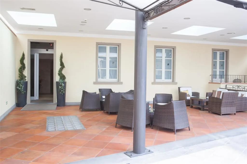 Hotel Embassy - photo 16