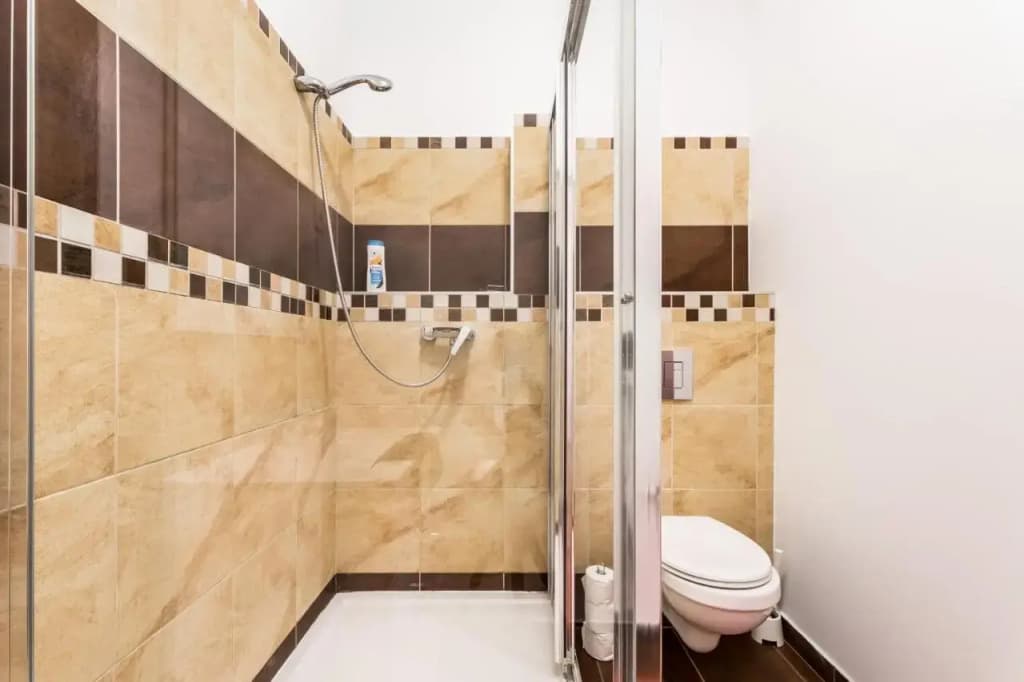 BERTA - 4 Bedrooms, 3 Baths - photo 9
